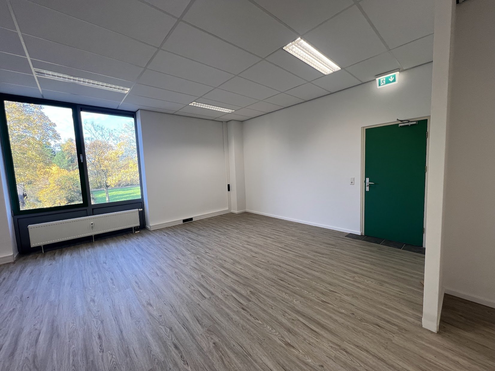 Foto Heller Büroraum im 1. Obergeschoss – 67 m² – frisch renoviert