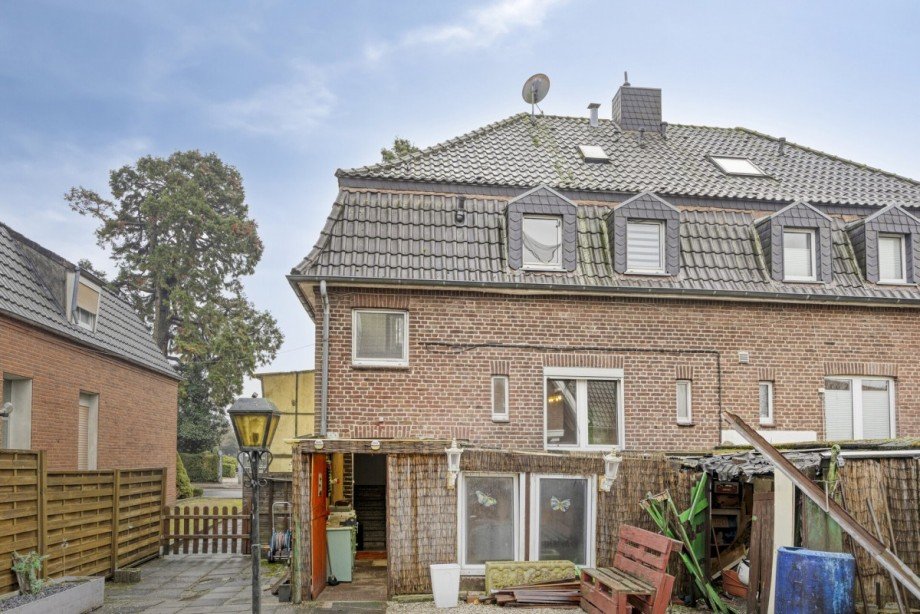 R�ckansicht auf die Immobilie Doppelhaush�lfte Goch