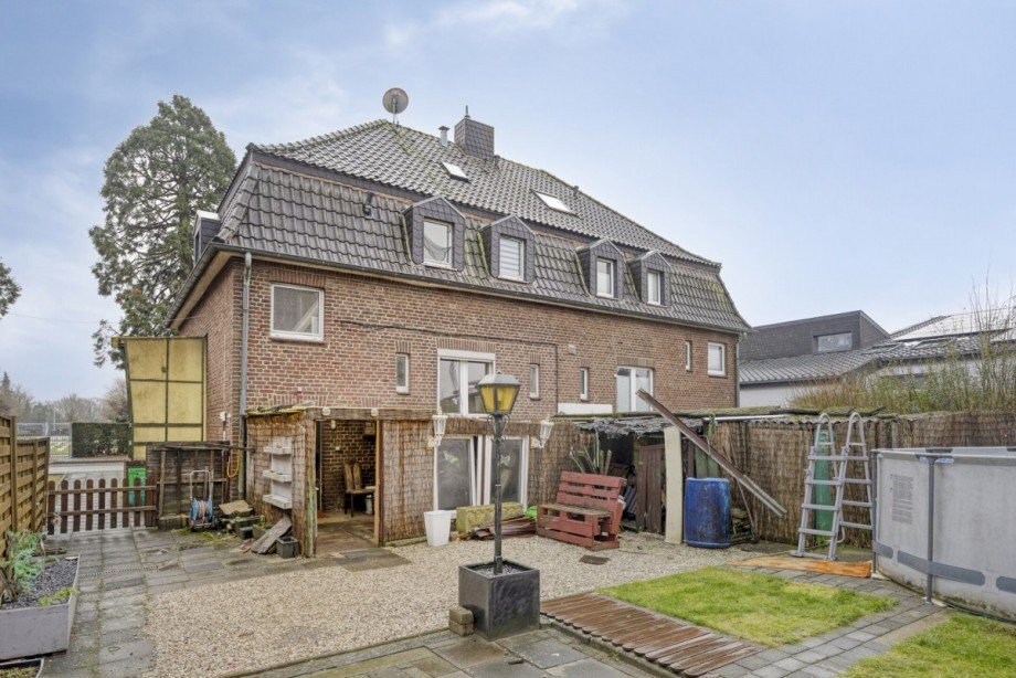 R�ckansicht auf die Immobilie Doppelhaush�lfte Goch