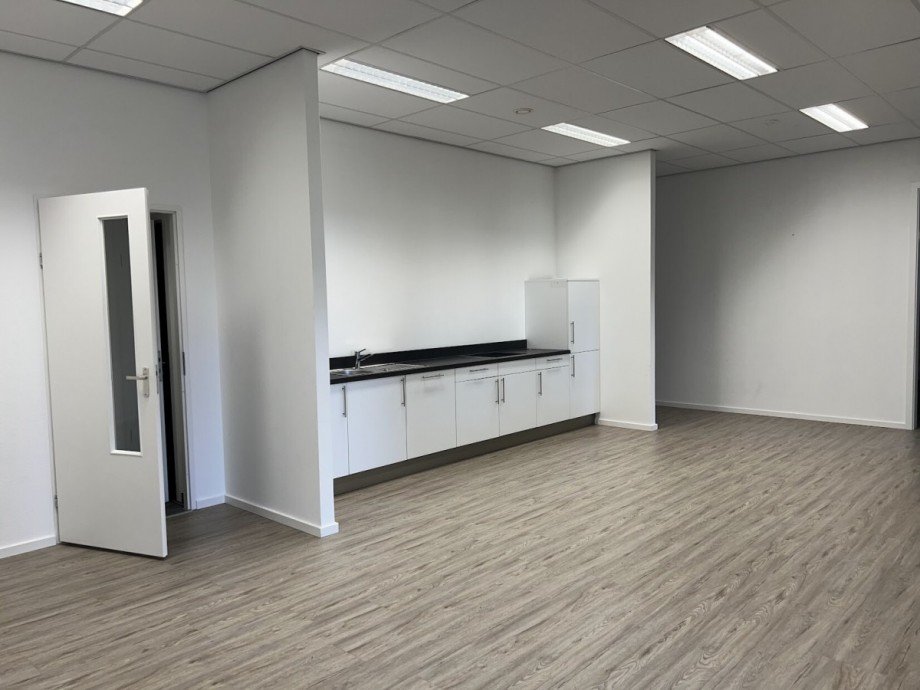 K�che im Eingangsbereich B�rofl�che Kranenburg